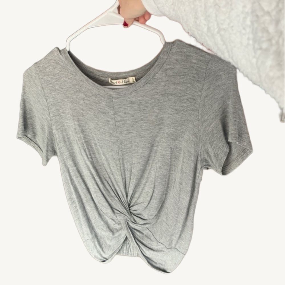 Heart & hips twist grey tee